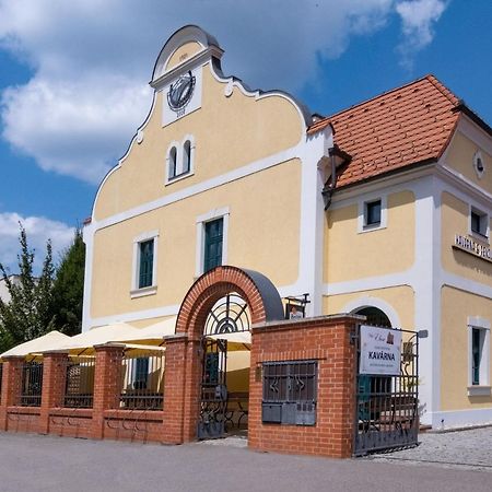 Penzion Elux Břeclav Eksteriør bilde