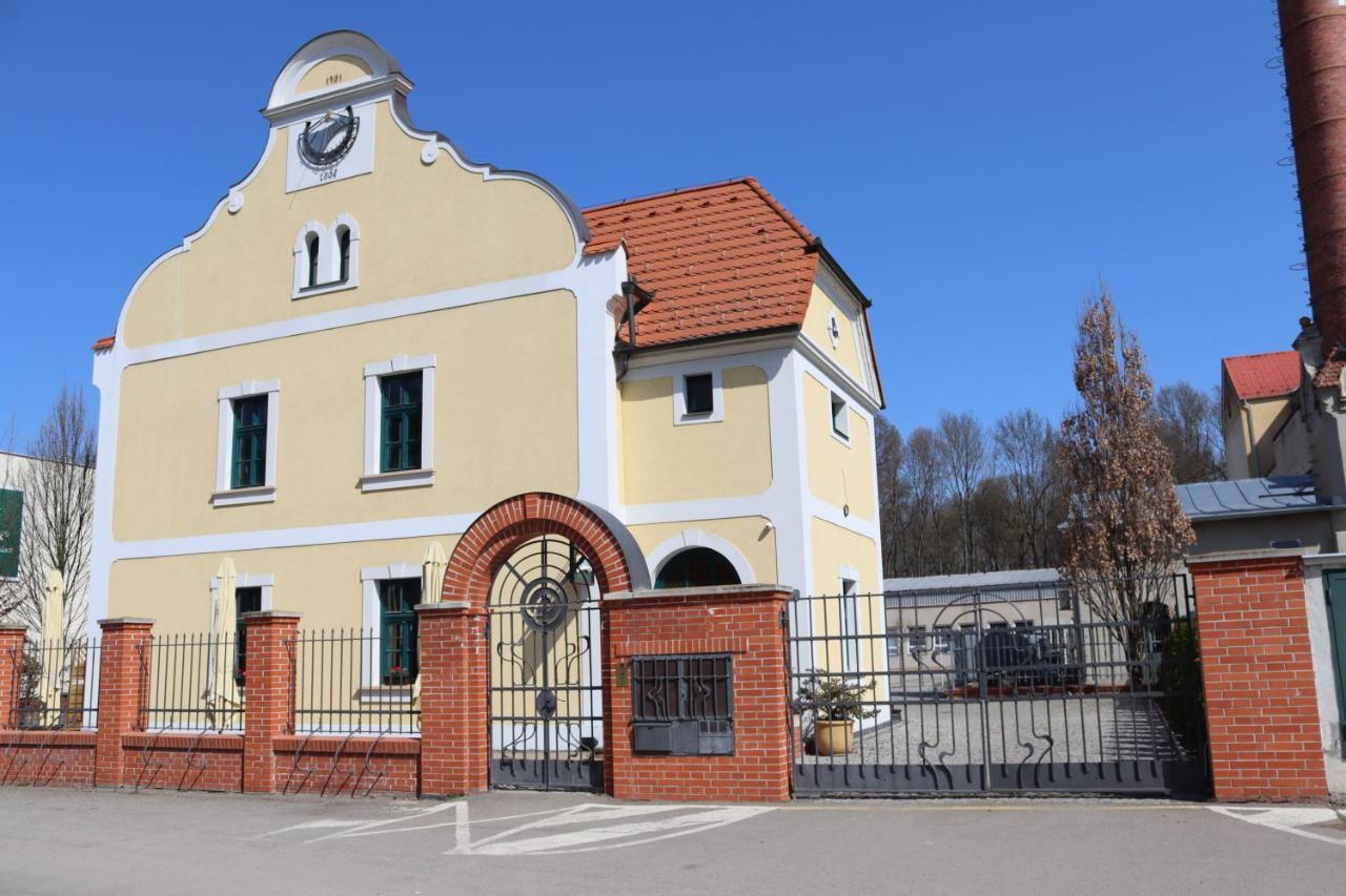 Penzion Elux Břeclav Eksteriør bilde